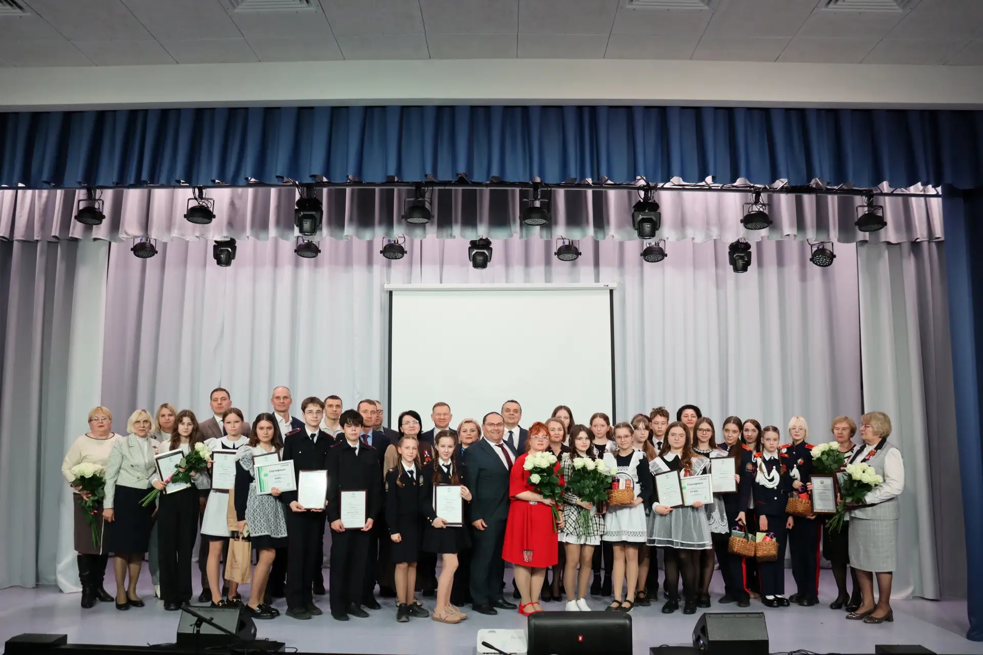 Первые победители и лауреаты Конкурса среди школьников получили заслуженные награды